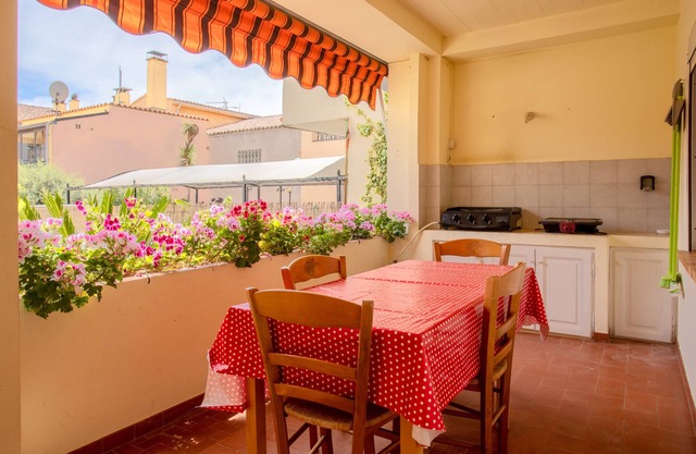 Holiday Apartment "Location La Londe" with Private Garden & Wi-Fi