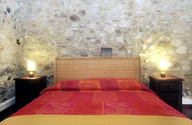 Holiday apartment in the mountains and lake in a period house in the medieval village I Cardi