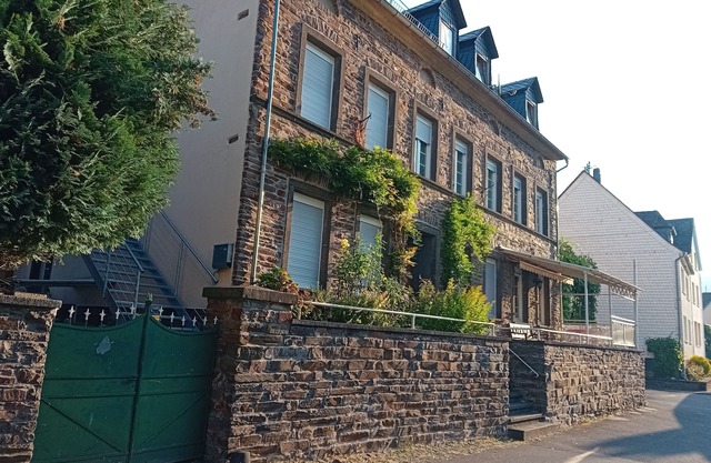 Holiday Apartment "Villa Eisfeld II"