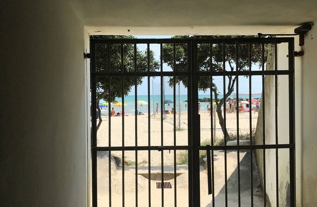 Holiday apartment facing the sea