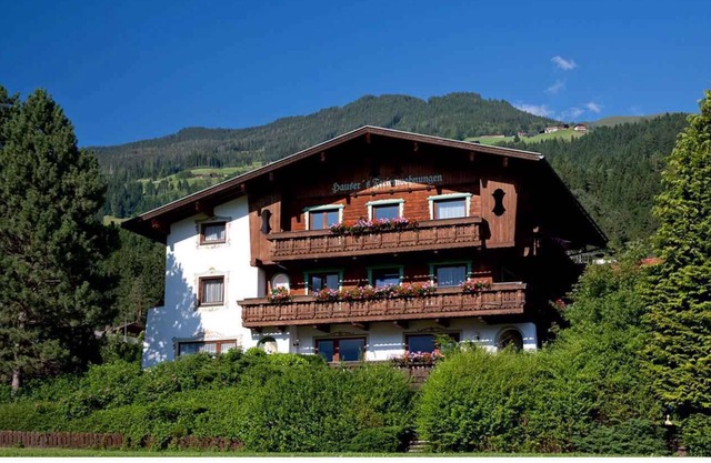 Holiday apartment with balcony and wifi