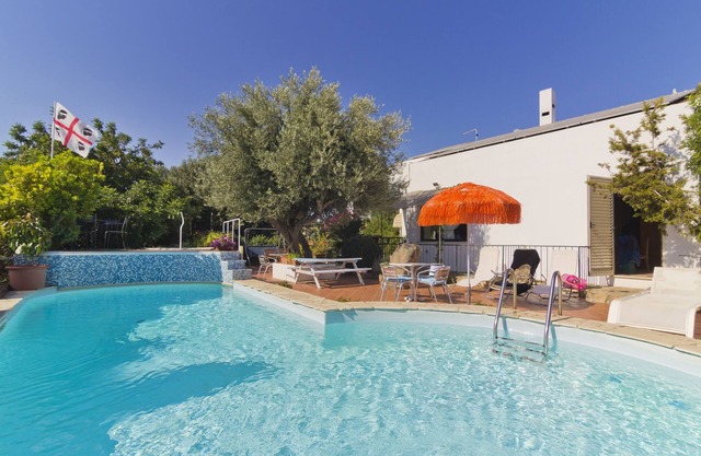 Holiday Apartment "Casa Ginepro" in Villa with Wi-Fi, Courtyard & Pool