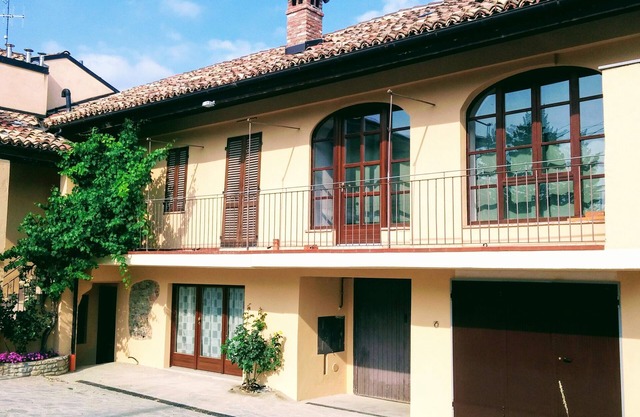 holiday apartments in Serralunga d'Alba with panoramic swimming pool