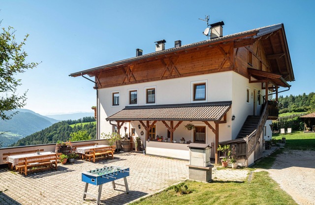 Holiday Apartment 'Mongaduierhof Apt Tschafon' with Mountain View, Shared Garden & Wi-Fi