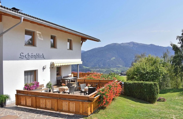 Holiday Apartment “Eisacktal” with Mountain Views, Wi-Fi, Terrace & Garden