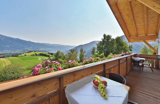 Holiday Apartment “Dolomitenblick” with Mountain Views, Wi-Fi, Terrace & Garden