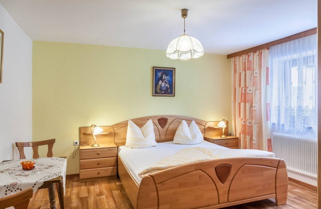 Holiday Apartment "Gästehaus Gisela 2" with Mountain View, Shared Garden & Wi-Fi