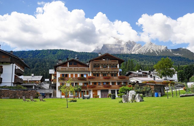 Holiday Apartment "Nica Home Sorapis" with Mountain View, Shared Garden & Wi-Fi