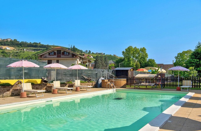 Holiday apartment 'Glicine' in Piedmont, with shared pool, garden and sauna