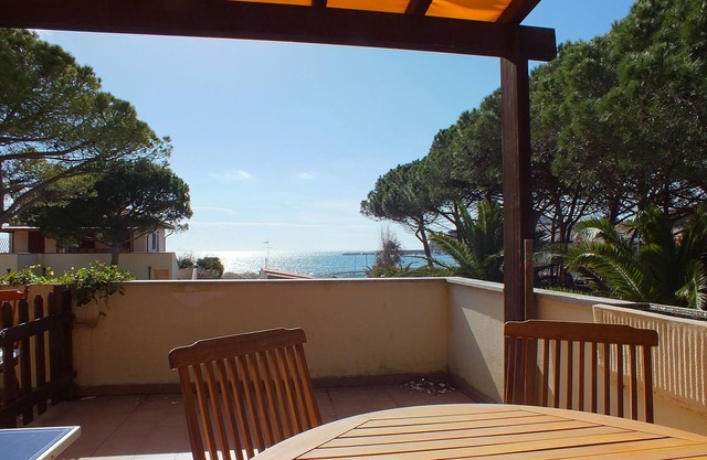 Holiday Apartment "Golden River 6" in Excellent Location with Sea View