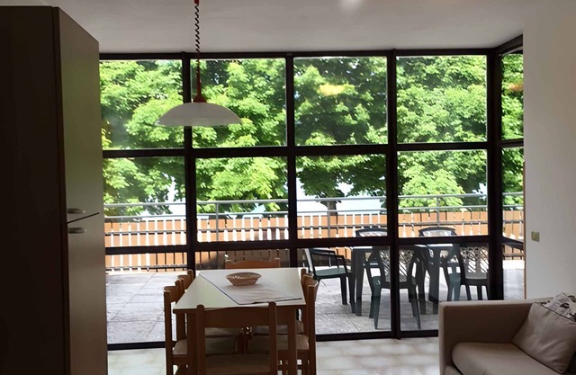 Holiday apartment overlooking lake