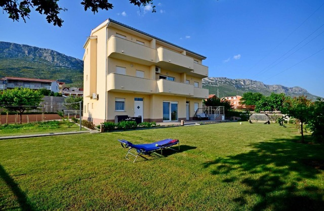 Holiday apartment Kaštel Sućurac for 5 - 10 persons with 4 bedrooms - Row house