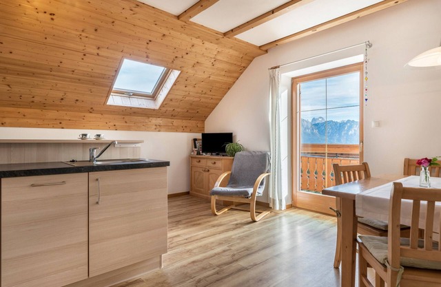 Holiday Apartment "Rosengarten" with Mountain View, Garden, Balcony & Wi-Fi