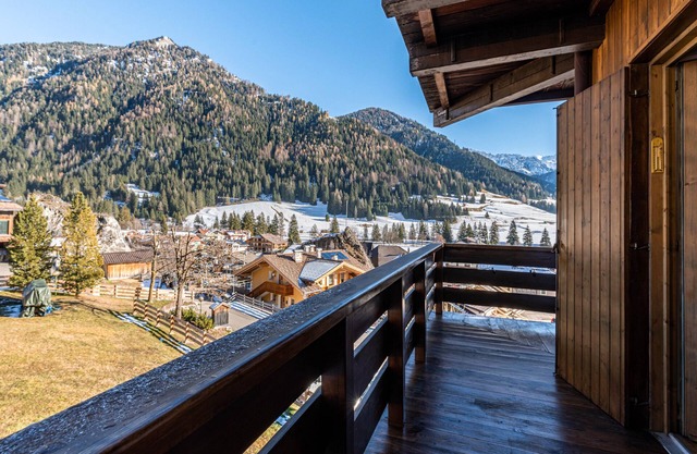 Holiday Apartment "Ciasa Apelli" with Mountain View & Terrace