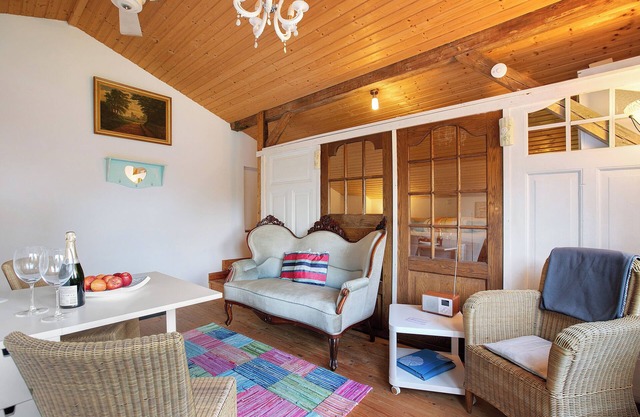 Holiday Apartment '1-Room Ferienwohnung Koje 1' with Shared Garden and Wi-Fi