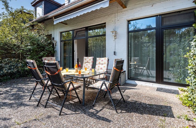 Holiday Apartment 2 with Private Terrace, Private Garden and Wi-Fi