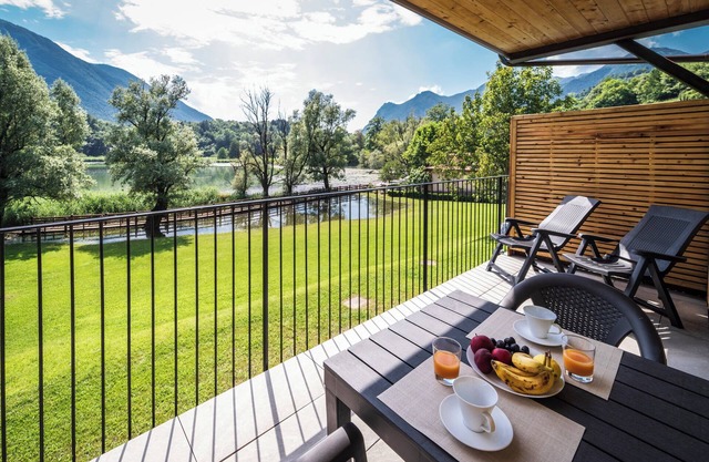 Holiday Apartment "3" with Lake View, Shared Pool & Wi-Fi