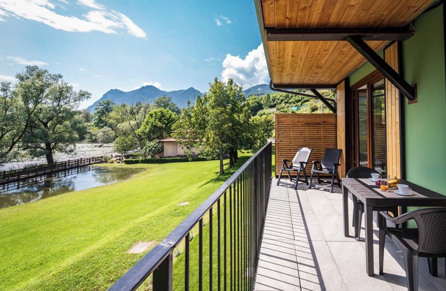 Holiday Apartment "4" with Lake View, Shared Pool & Wi-Fi