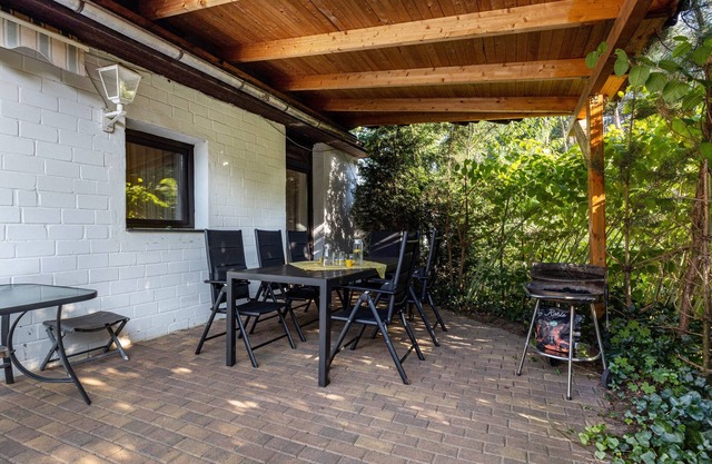 Holiday Apartment 5 with Private Terrace, Private Garden and Wi-Fi
