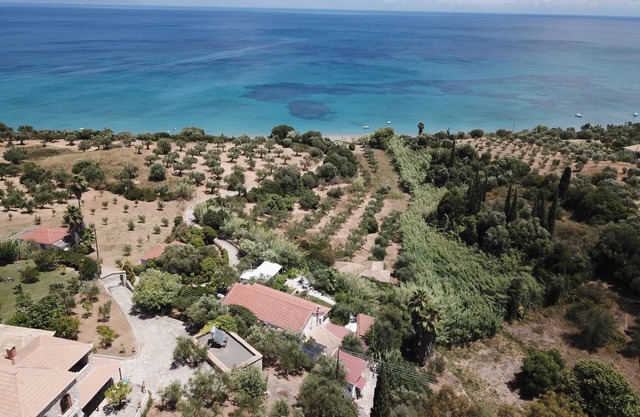 Holiday apartment above the beautiful Peroulia beach, wifi | Messenia, Peloponne