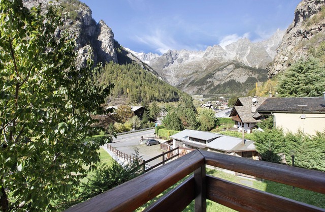 Holiday Apartment 'Aiguille Noire La Maison de Courma' with Mountain View & Wi-Fi
