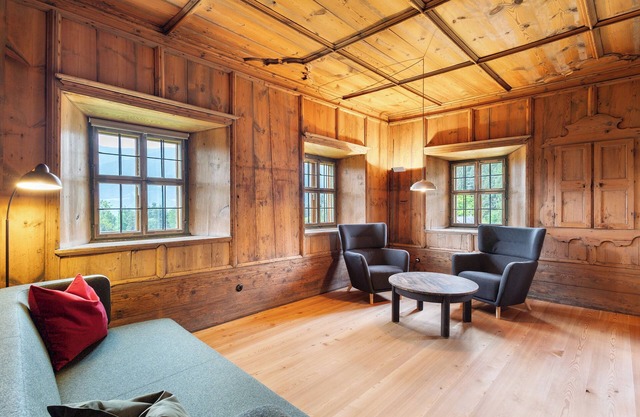 Holiday Apartment 'Ansitz Baumannhof 1818' with Mountain View, Shared Garden and Wi-Fi