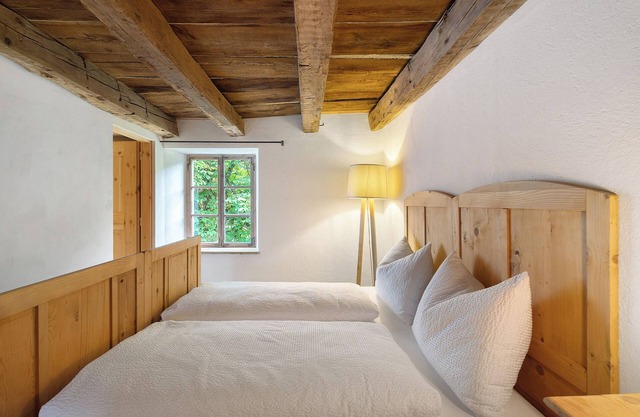 Holiday Apartment 'Ansitz Baumannhof Mitte' with Mountain View, Shared Garden and Wi-Fi