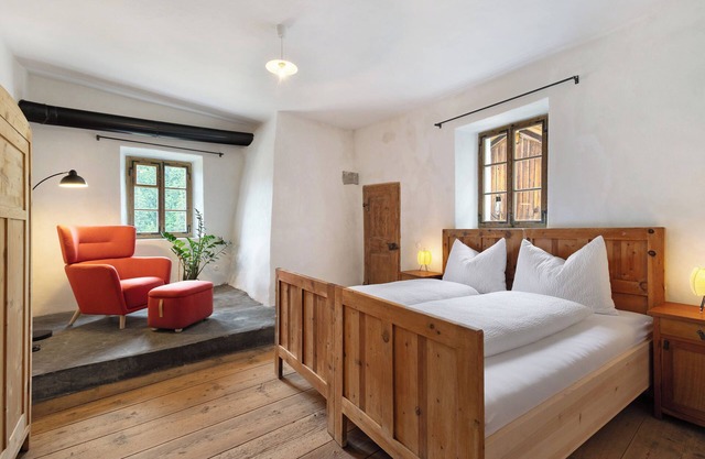 Holiday Apartment 'Ansitz Baumannhof Gotik' with Mountain View, Shared Garden and Wi-Fi