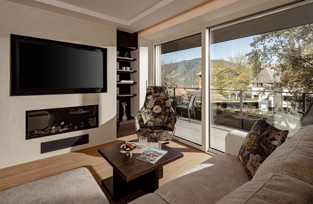 Holiday Apartment "Apt. Stefan - Schenna Chalet" with Mountain View, Private Terrace & Wi-Fi