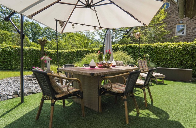 Holiday Apartment "Auf dem Eltenberg" with Private Garden, 4 Bathrooms & Wi-Fi
