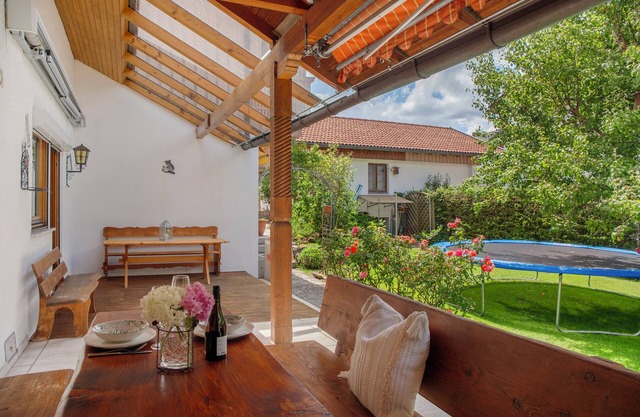 Holiday Apartment 'Auszeit Brunner' with Private Terrace, Shared Garden and Wi-Fi