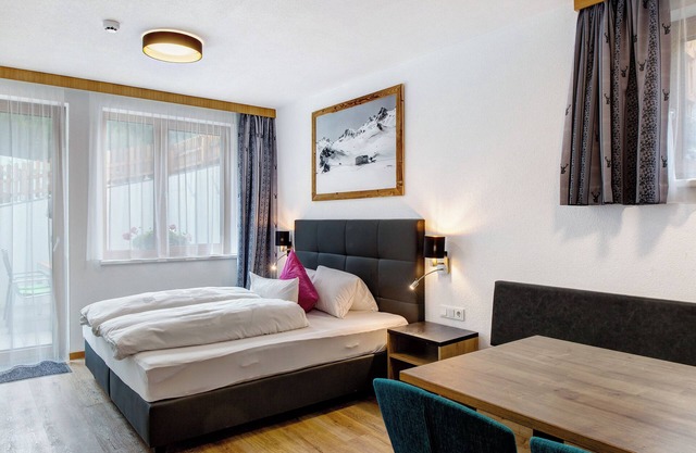 Holiday Apartment 'Ballunspitze' with Mountain View, Shared Terrace and Wi-Fi