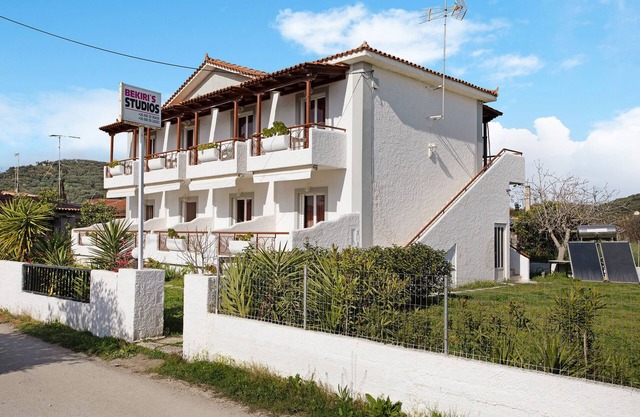 Holiday Apartment Bekiri with Shared Garden, Balcony & Wi-Fi