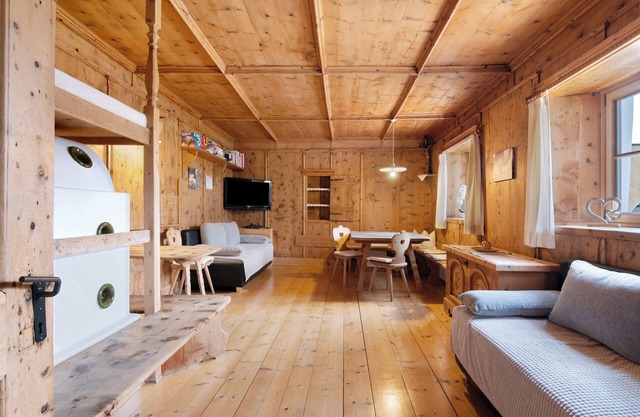 Holiday Apartment 'Bertollhof Apfelerlebnis' with Mountain View, Shared Garden & Wi-Fi