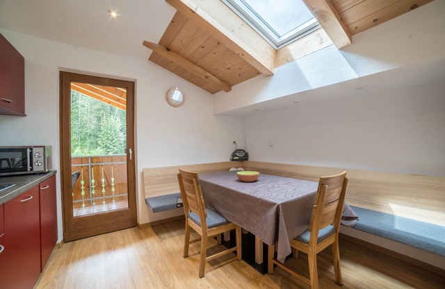 Holiday Apartment "Boznermüllerhof-Sonnenblume" with Balcony and View into Nature