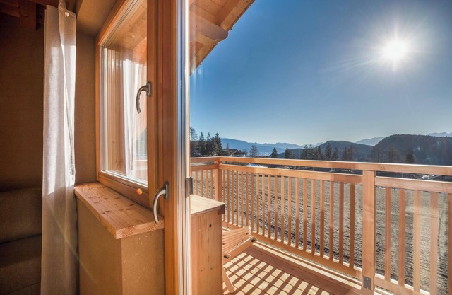 Holiday Apartment "Brugghof Lärche" with Mountain View, Garden, Balcony & Wi-Fi