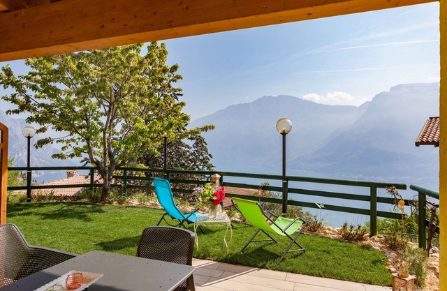 Holiday Apartment "Casa Vacanze Marisol" with Great View of Lake Garda
