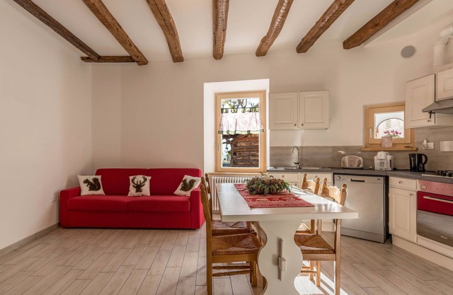 Holiday Apartment “Casa di Ada” with Mountain View & Wi-Fi