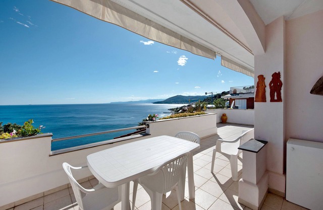 Holiday Apartment "Casa Nina" with Sea View, Private Terrace & Wi-Fi