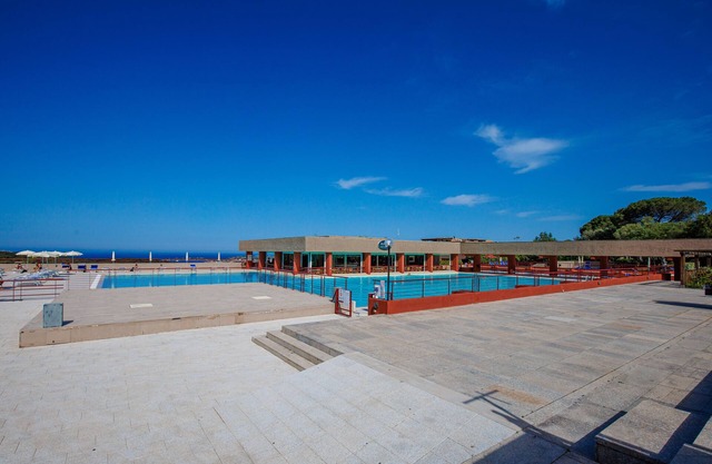 Holiday Apartment Casa relax a Cugnana Verde with Sea View, Shared Pool & Wi-Fi
