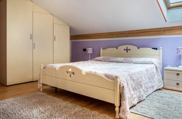 Holiday Apartment "Casa Margherita" with Mountain View, Private Garden & Wi-Fi