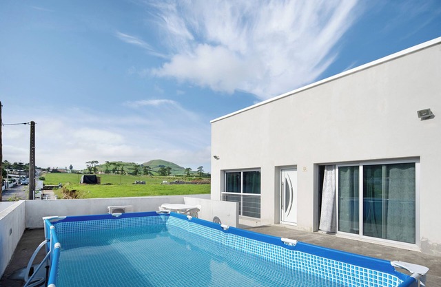 Holiday Apartment "Casa Da Linda" with Sea View, Private Terrace & Wi-Fi