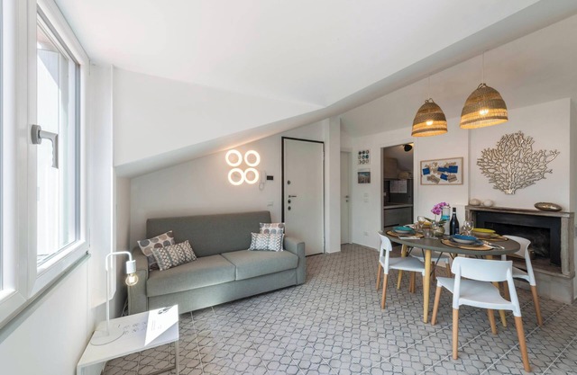 Holiday Apartment Casa Royale Appartamento Aria with Lake, and Mountain View, Wi-Fi, A/C