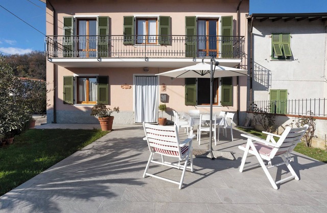 Holiday Apartment "Casa Vanda" with Private Garden, Balcony & Wi-Fi