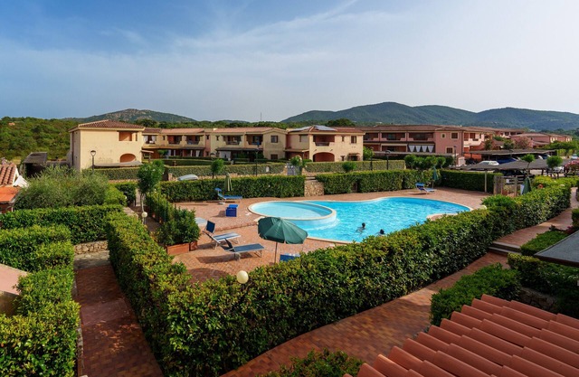 Holiday Apartment 'Casa Vacanze Mirtillo' with Shared Pool, Terrace & Garden