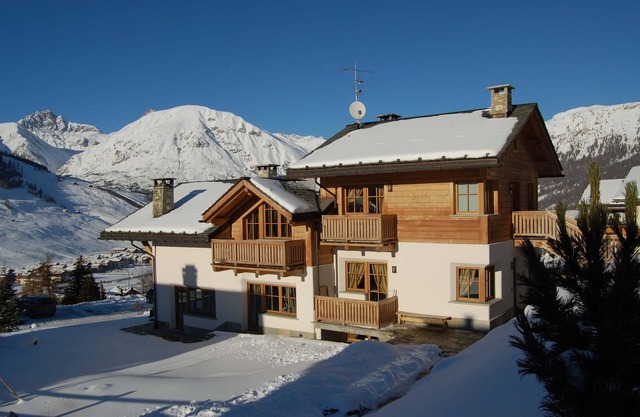 Holiday Apartment Chalet Monteneve Bordeaux with Mountain View, Balcony & Wi-Fi