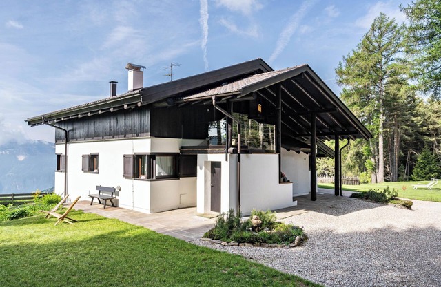 Holiday Apartment "Chalet Marianna" with Mountain View, Shared Garden & Wi-Fi