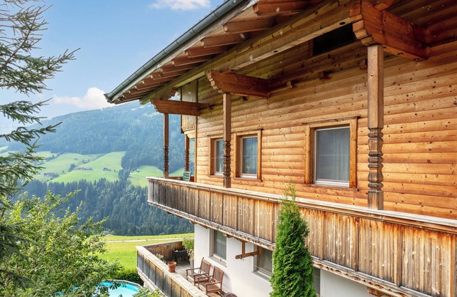Holiday apartment close to the centre, mountain view
