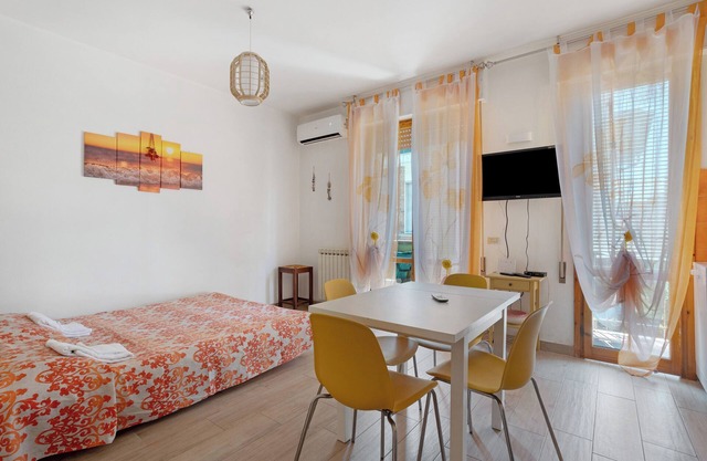 Holiday Apartment 'Coral House Viareggio' with Balcony & Air Conditioning