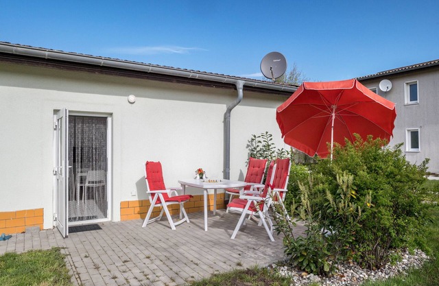 Holiday Apartment "Strandnaher Bungalow" with Private Terrace & Wi-Fi